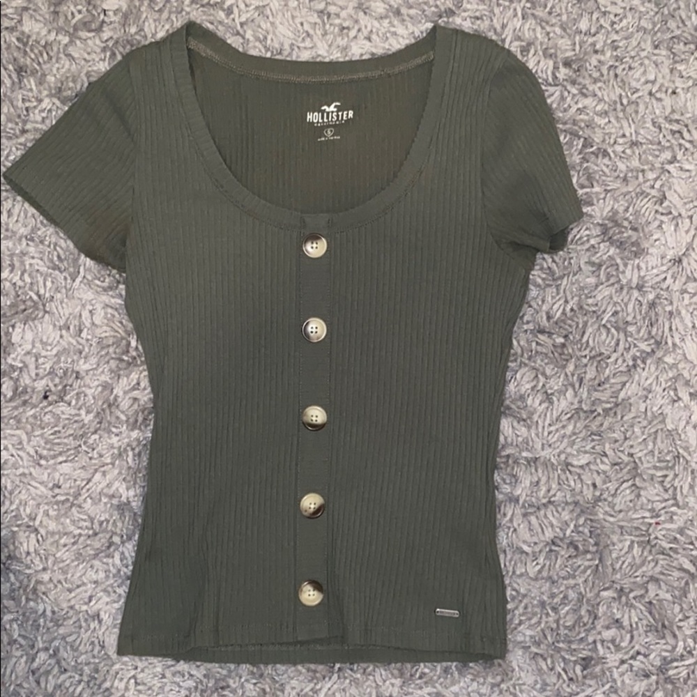 Hollister t shirt